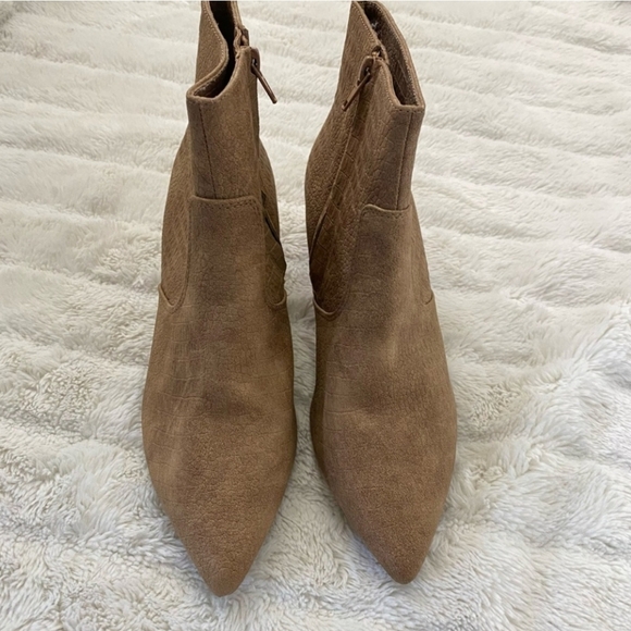Express Pointed Toe Ankle Boots Tan Size 7 - Picture 5 of 7